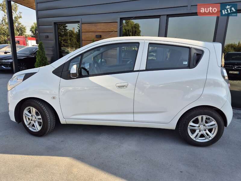 Хэтчбек Chevrolet Spark 2013 в Ровно