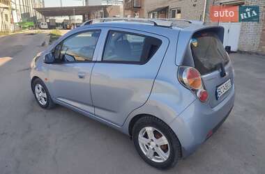 Хэтчбек Chevrolet Spark 2010 в 