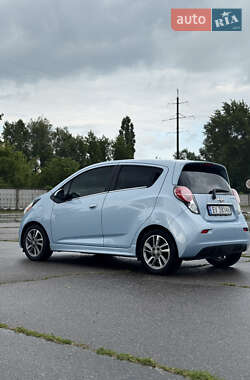 Хэтчбек Chevrolet Spark 2015 в 