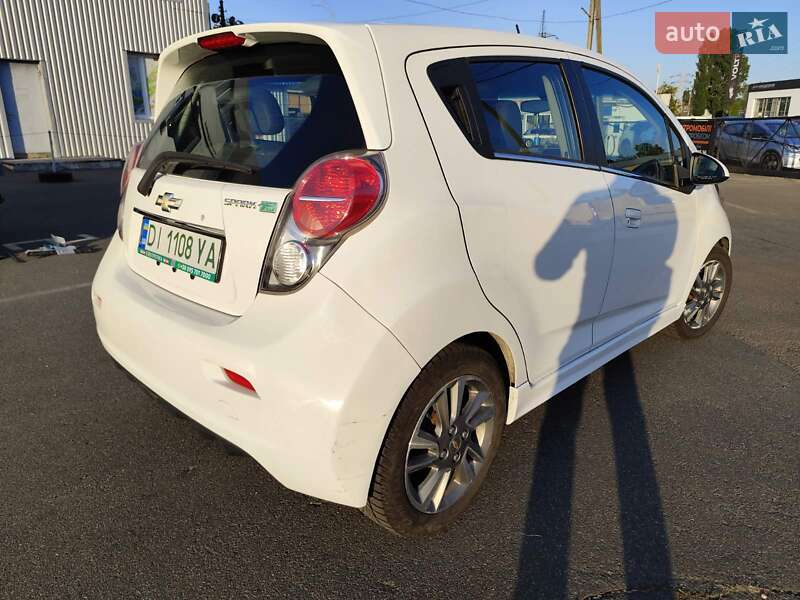 Хэтчбек Chevrolet Spark 2015 в Киеве