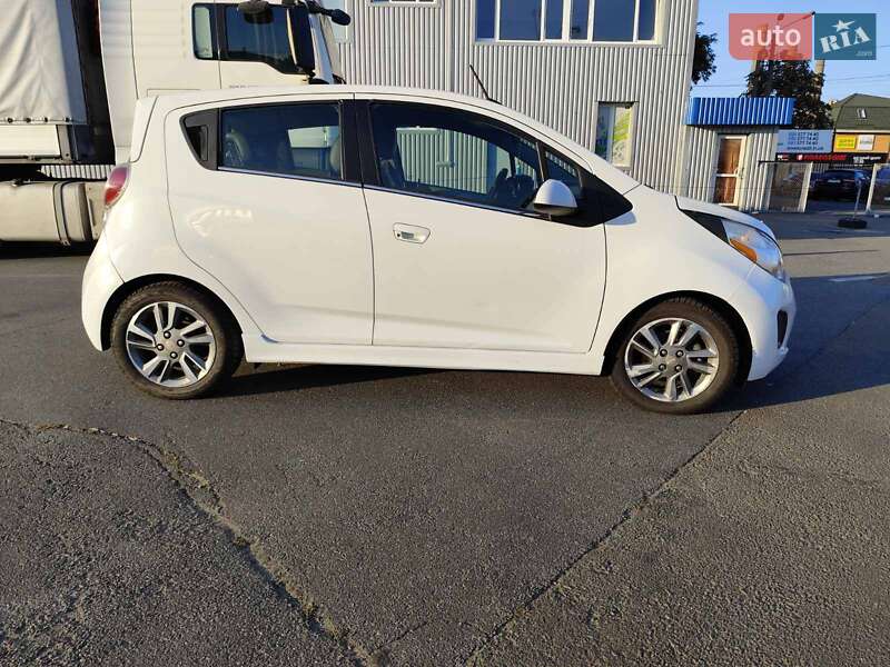 Хэтчбек Chevrolet Spark 2015 в Киеве
