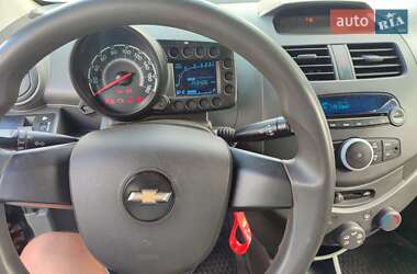 Хэтчбек Chevrolet Spark 2010 в 