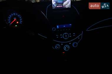 Хэтчбек Chevrolet Spark 2012 в 