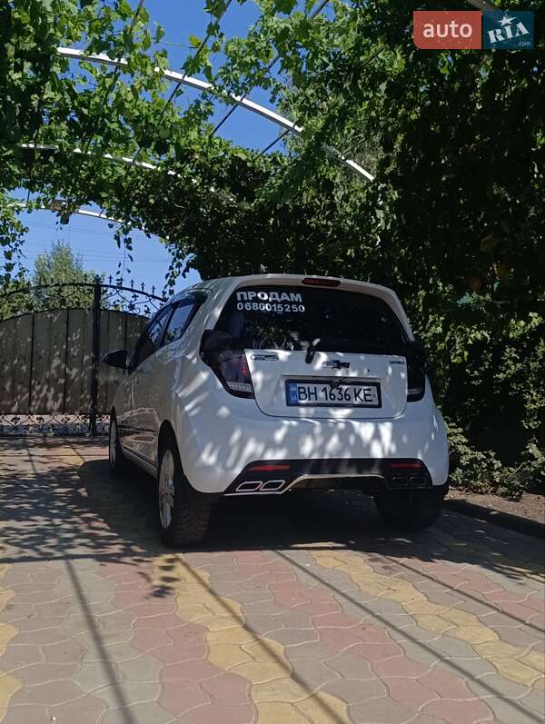 Хэтчбек Chevrolet Spark 2012 в Татарбунарах