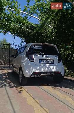 Хэтчбек Chevrolet Spark 2012 в 