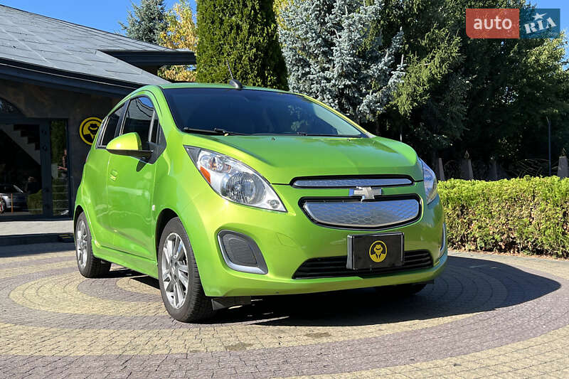 Хэтчбек Chevrolet Spark 2015 в 