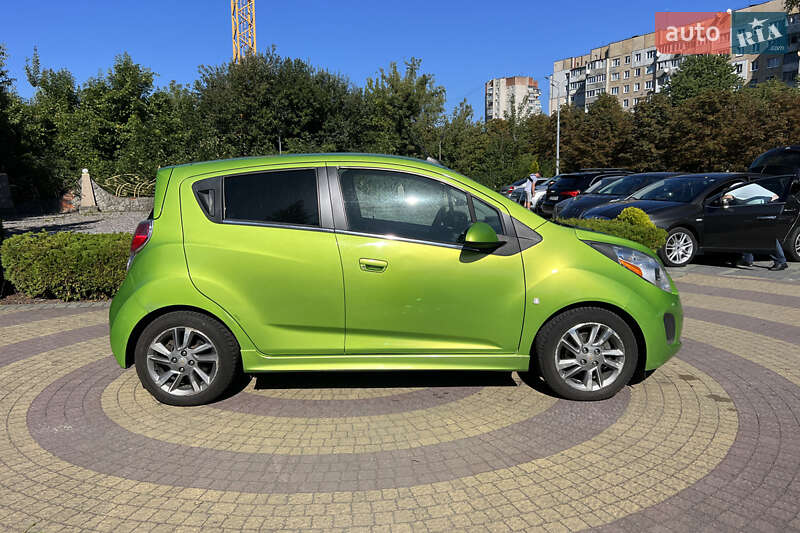 Хэтчбек Chevrolet Spark 2015 в Львове