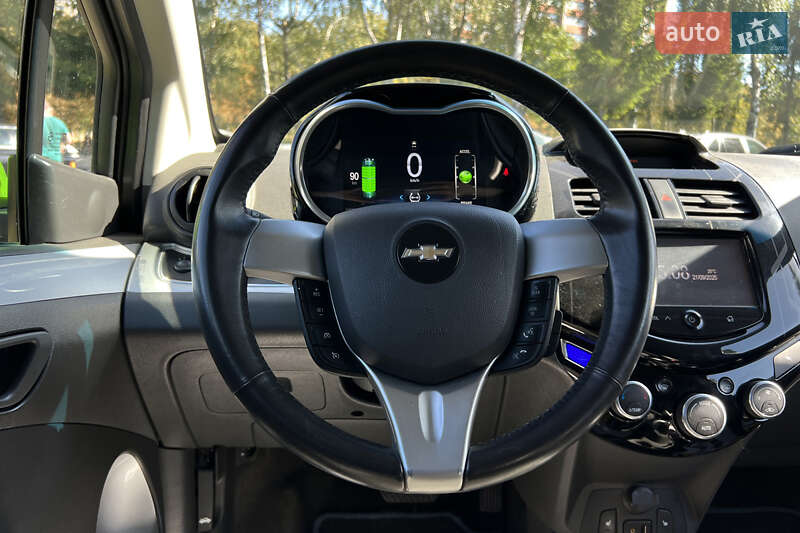 Хэтчбек Chevrolet Spark 2015 в Львове