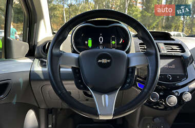 Хэтчбек Chevrolet Spark 2015 в 