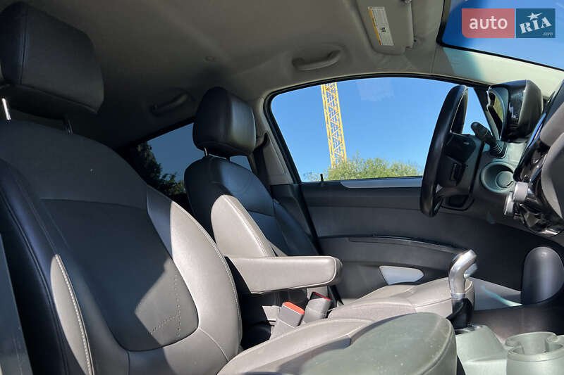 Хэтчбек Chevrolet Spark 2015 в Львове