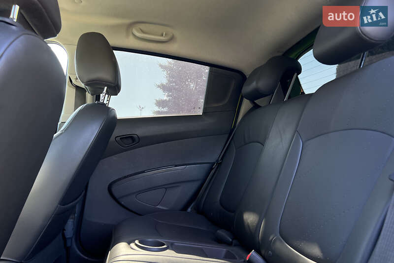 Хэтчбек Chevrolet Spark 2015 в Львове