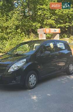 Хэтчбек Chevrolet Spark 2011 в 