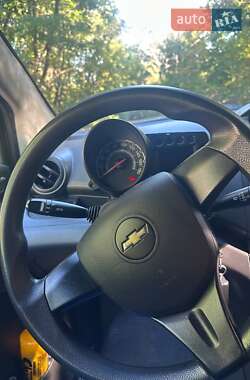 Хэтчбек Chevrolet Spark 2011 в 