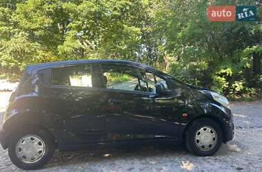 Хэтчбек Chevrolet Spark 2011 в 