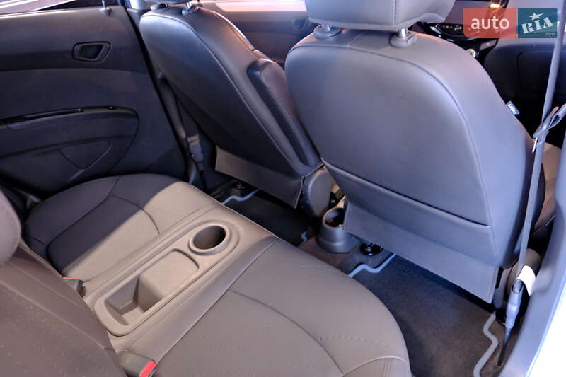 Хэтчбек Chevrolet Spark 2015 в Одессе