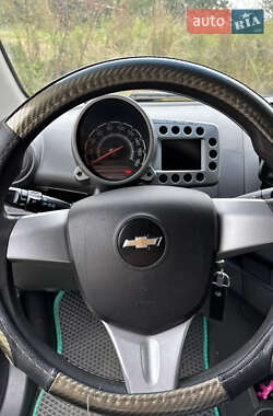 Хетчбек Chevrolet Spark 2011 в 