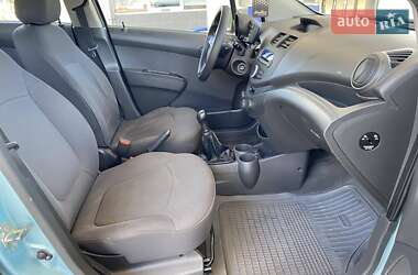 Хэтчбек Chevrolet Spark 2010 в 