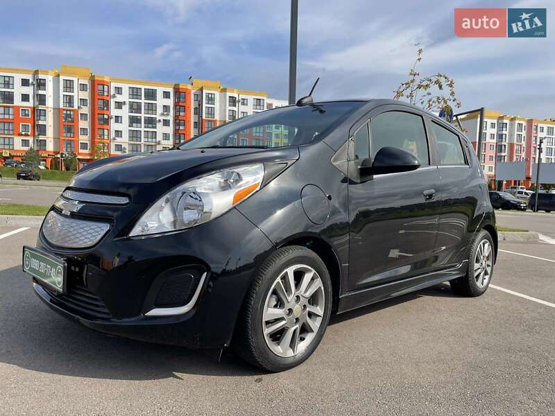 Хэтчбек Chevrolet Spark 2015 в 