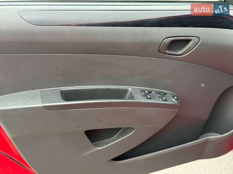 Хетчбек Chevrolet Spark 2010 в Запоріжжі