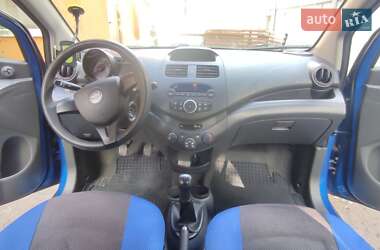 Хетчбек Chevrolet Spark 2010 в 