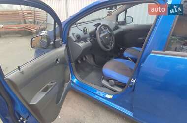 Хетчбек Chevrolet Spark 2010 в 