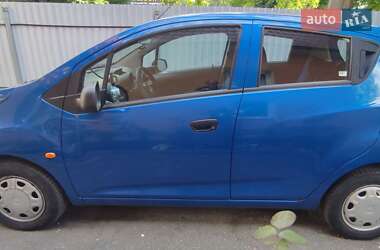 Хетчбек Chevrolet Spark 2010 в 