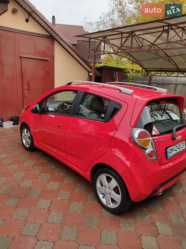 Хетчбек Chevrolet Spark 2010 в Житомирі