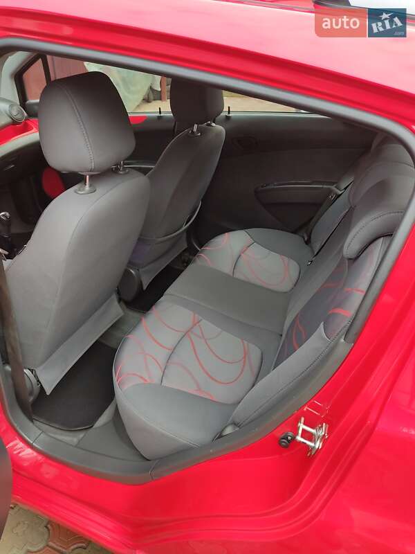 Хетчбек Chevrolet Spark 2010 в Житомирі