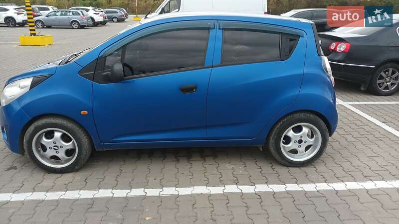 Хетчбек Chevrolet Spark 2011 в 