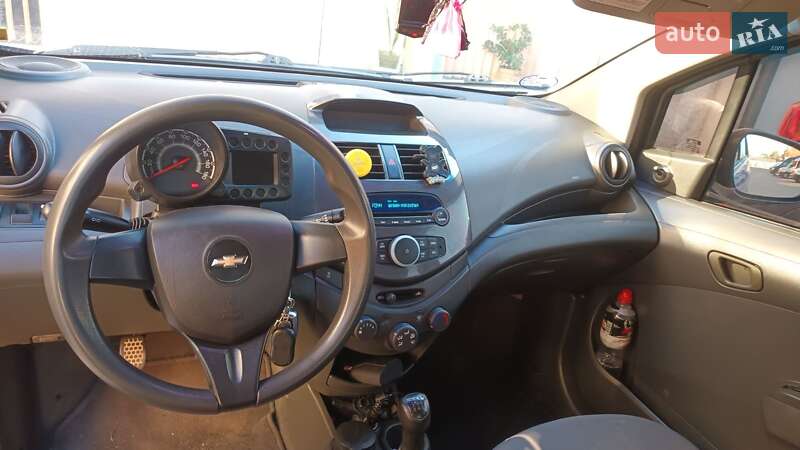 Хетчбек Chevrolet Spark 2011 в Чернівцях