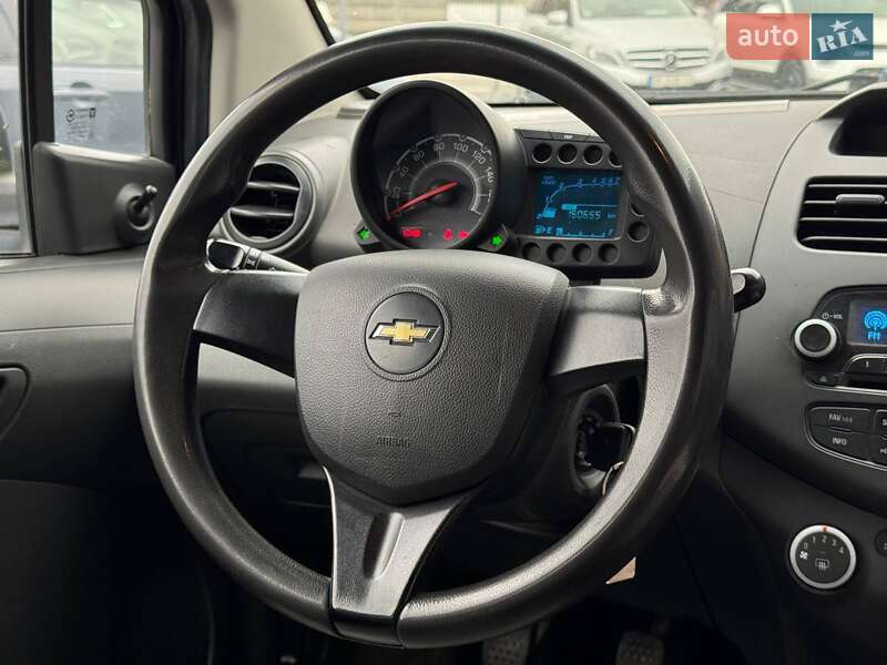 Хетчбек Chevrolet Spark 2013 в Рівному