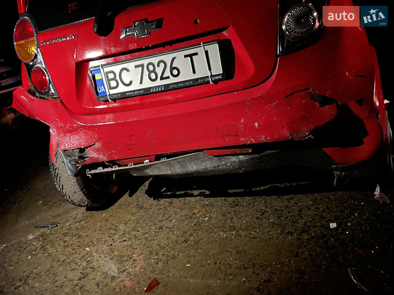 Хэтчбек Chevrolet Spark 2012 в Каменке-Бугской
