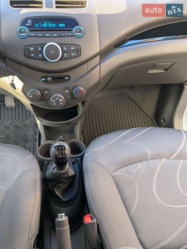 Хэтчбек Chevrolet Spark 2010 в Ивано-Франковске
