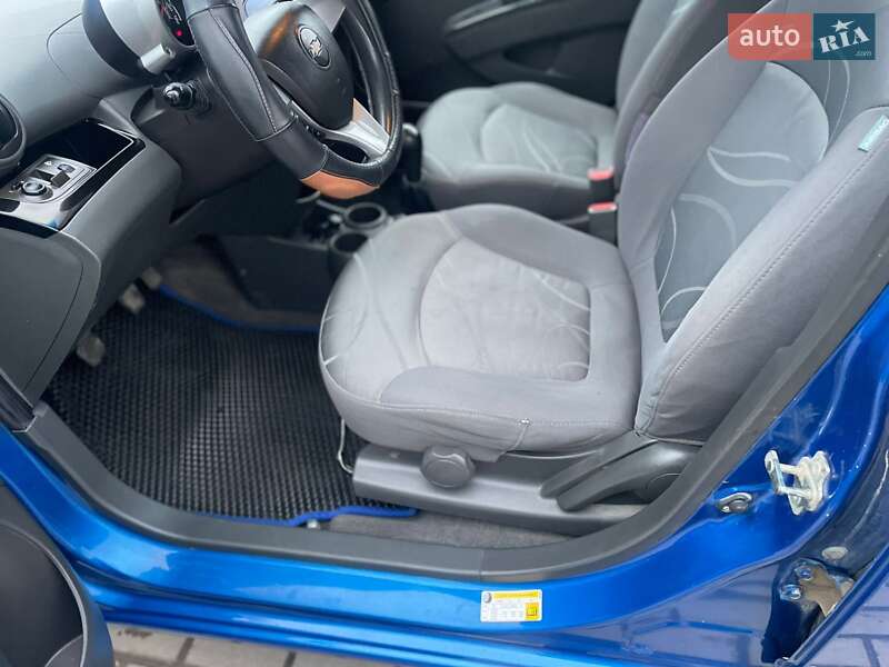 Хэтчбек Chevrolet Spark 2010 в Ивано-Франковске