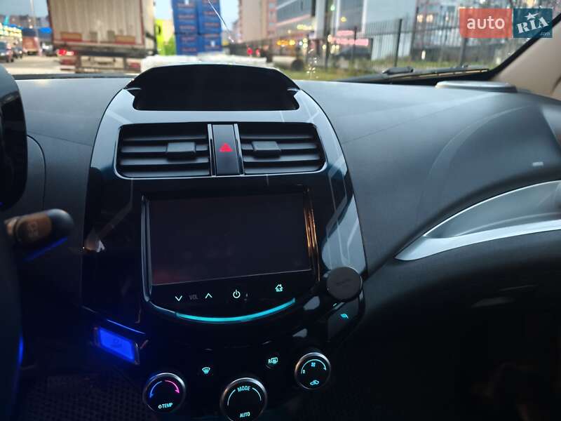 Хетчбек Chevrolet Spark 2016 в Івано-Франківську