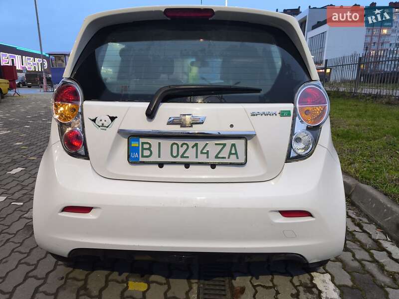 Хетчбек Chevrolet Spark 2016 в Івано-Франківську
