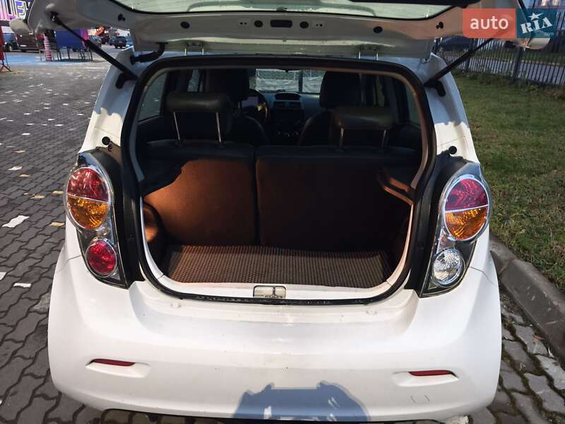 Хетчбек Chevrolet Spark 2016 в Івано-Франківську