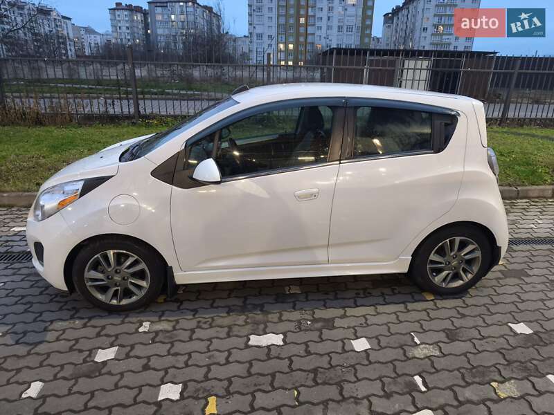 Хетчбек Chevrolet Spark 2016 в Івано-Франківську