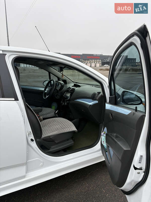 Хэтчбек Chevrolet Spark 2016 в Николаеве