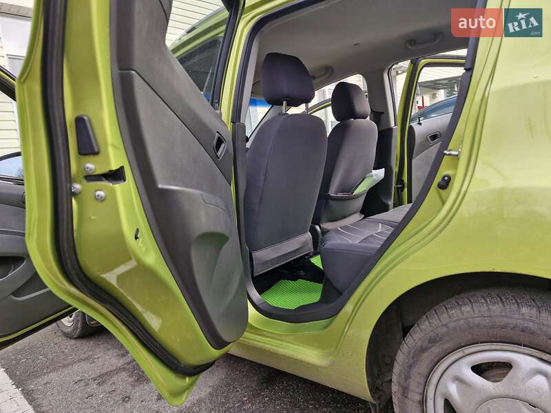 Хетчбек Chevrolet Spark 2010 в Світловодську