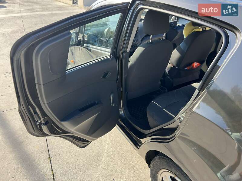 Хэтчбек Chevrolet Spark 2010 в Звягеле