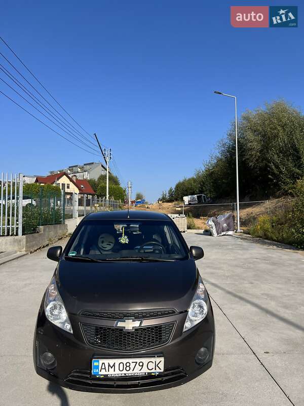 Хэтчбек Chevrolet Spark 2010 в Звягеле