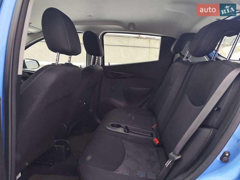Хэтчбек Chevrolet Spark 2016 в Киеве