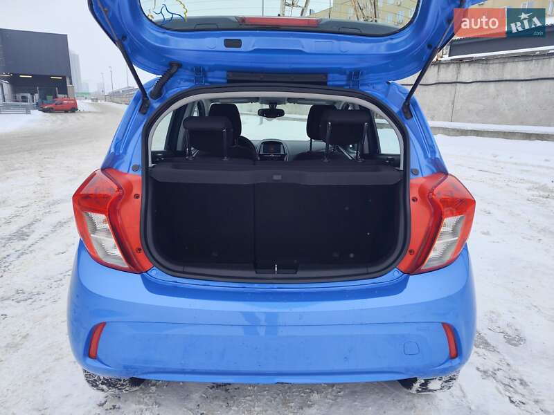 Хэтчбек Chevrolet Spark 2016 в Киеве