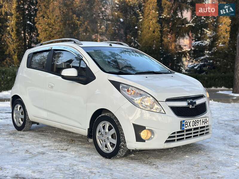 Хэтчбек Chevrolet Spark 2012 в Нетешине