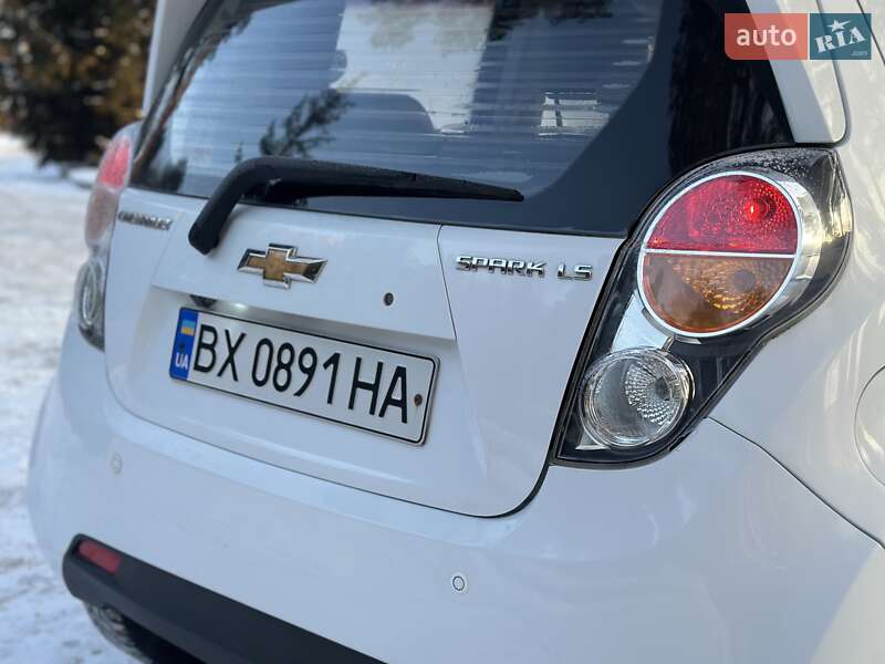 Хэтчбек Chevrolet Spark 2012 в Нетешине