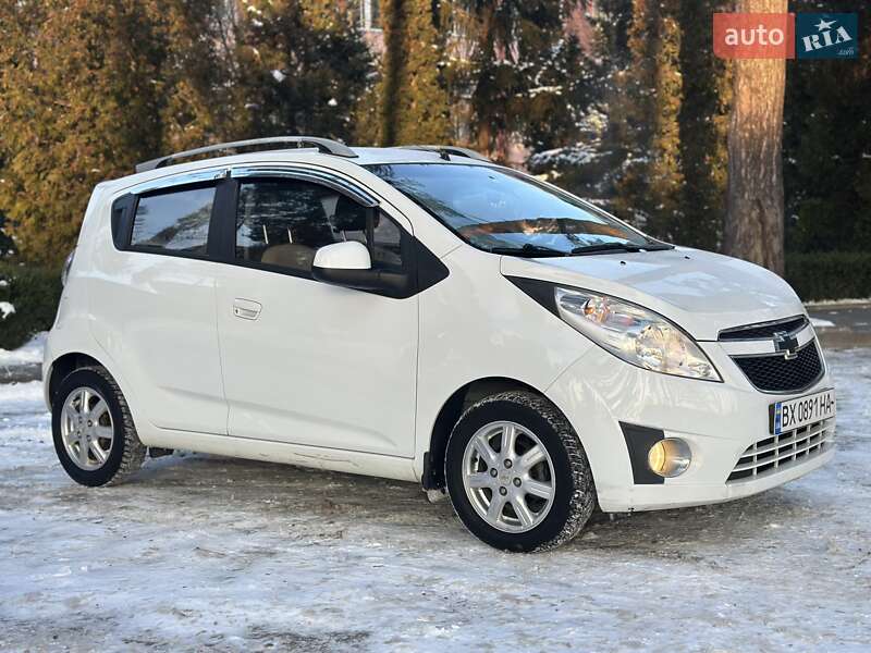 Хэтчбек Chevrolet Spark 2012 в Нетешине