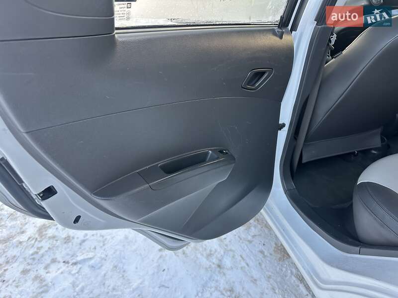 Хэтчбек Chevrolet Spark 2012 в Нетешине