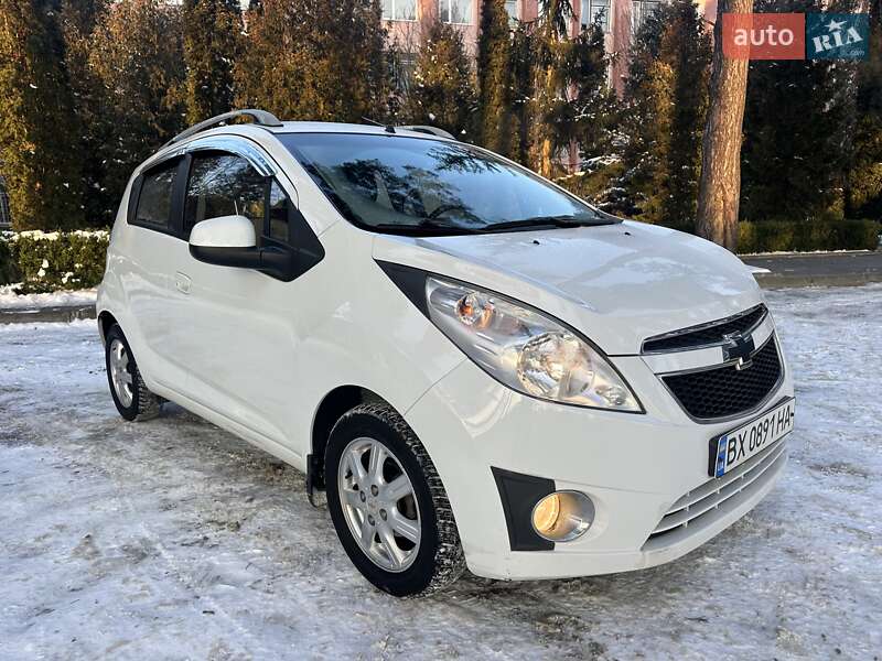 Хэтчбек Chevrolet Spark 2012 в Нетешине