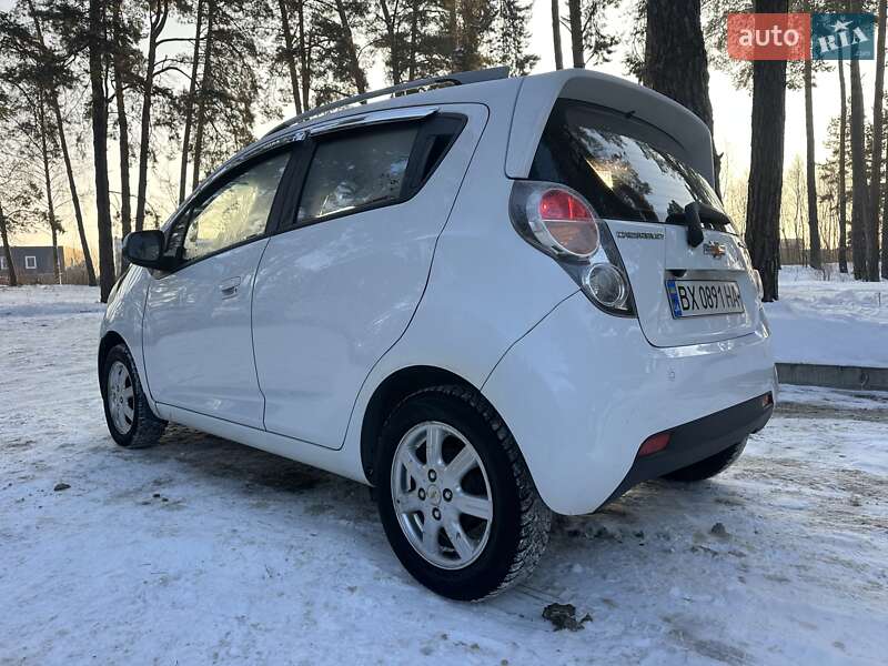 Хэтчбек Chevrolet Spark 2012 в Нетешине